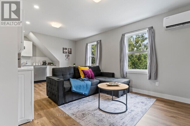 Building Photo - 5 - 164-168 PICTON STREET E