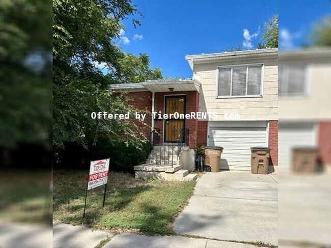 Building Photo - Charming 3-Bedroom Townhouse with Hardwood...