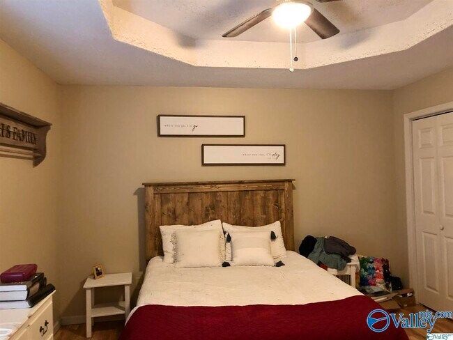 Foto del edificio - 348 Ariel Dr