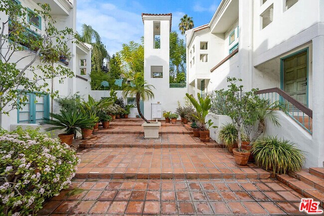 Building Photo - 8562 W Knl Dr