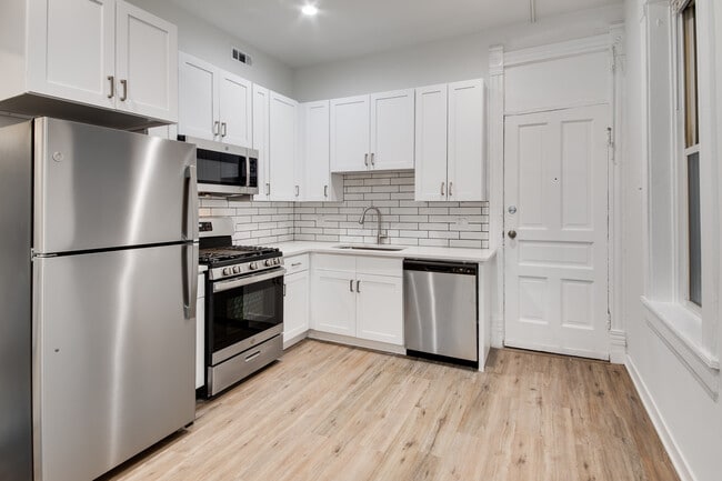 Building Photo - 2029 N Damen Ave