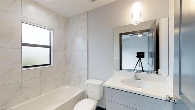 Foto del edificio - 1315-1315 NE 8th Pl