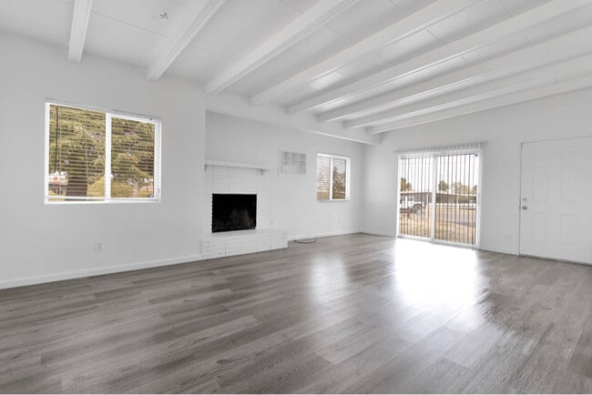 Building Photo - 17637 Sultana St