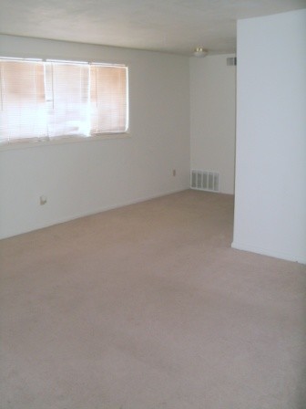 Primary Photo - 728 N University St