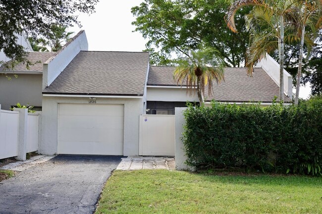 Foto del edificio - 12726 Spinnaker Ln