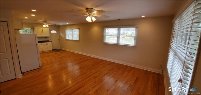 Foto del edificio - 107 Oakridge Rd