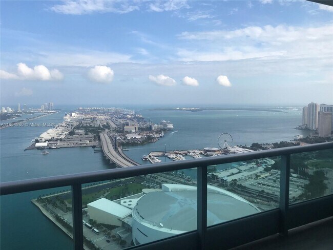 Building Photo - 900 Biscayne Blvd