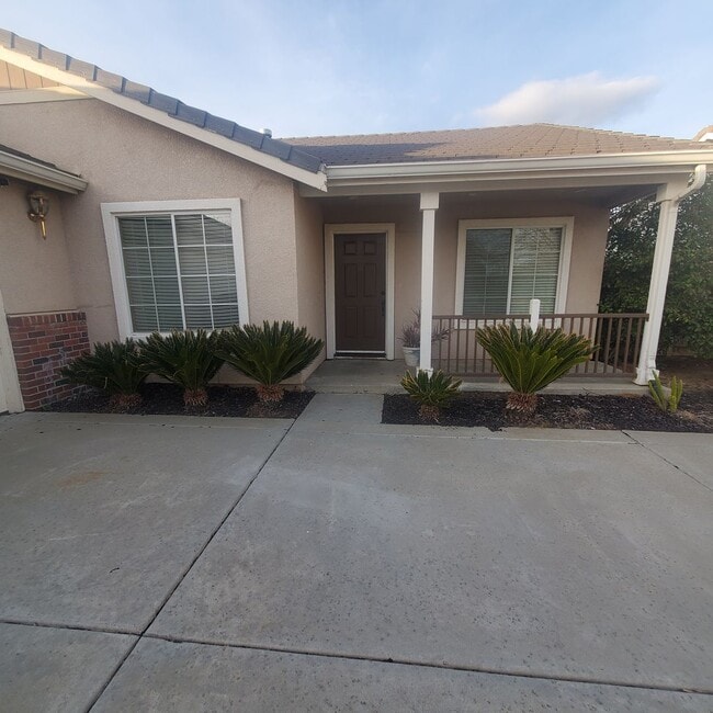 Building Photo - Single Story 3/2 with Great Open Floorplan in Brentwood