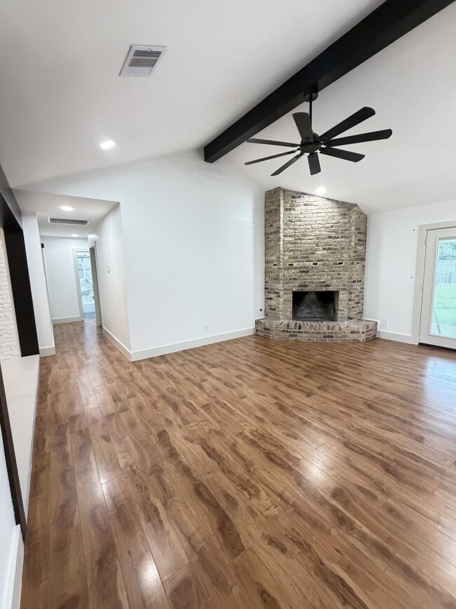 Building Photo - 7007 Pine Grove Dr