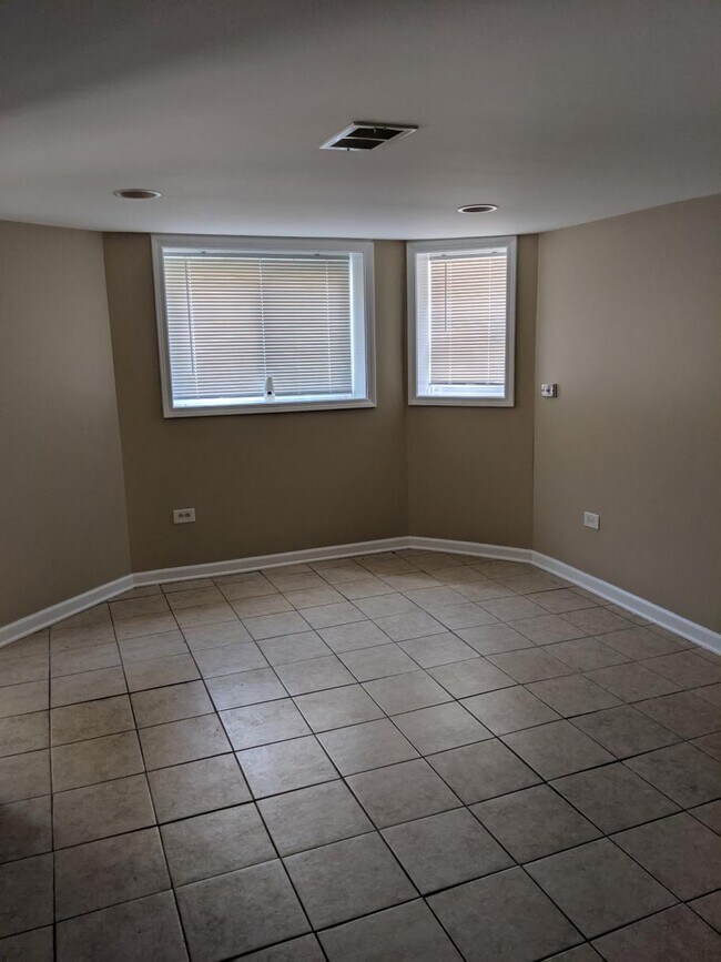 Foto del edificio - 2614 N Springfield Ave