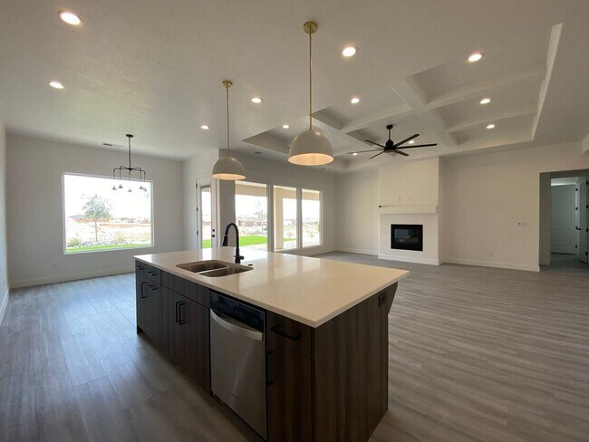 Building Photo - 4 br, 2 bath House - 956 E Fremont Street