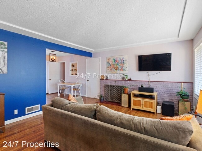 Foto del edificio - 3 br, 1 bath House - 5425 N. Syracuse St.