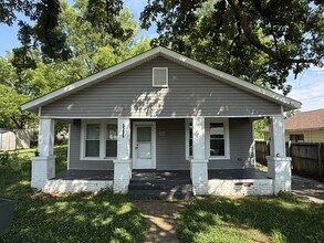 Building Photo - 3206 6th Ave
