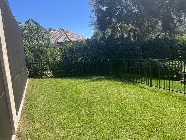 Building Photo - 1139 N Hunt Club Dr
