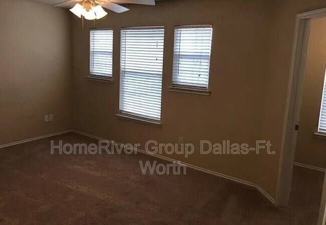 Foto del edificio - 7113 Planters Row Dr