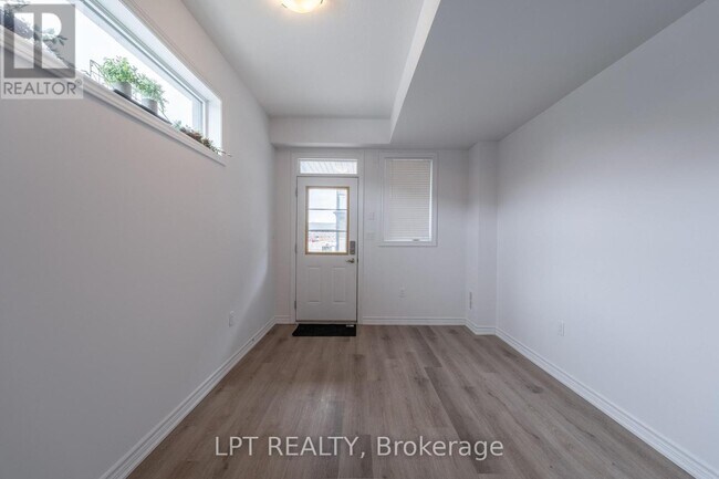 Building Photo - 461 Blackburn Dr