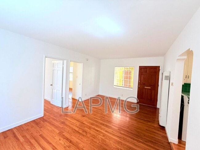 Foto del edificio - 637 Rose Ave