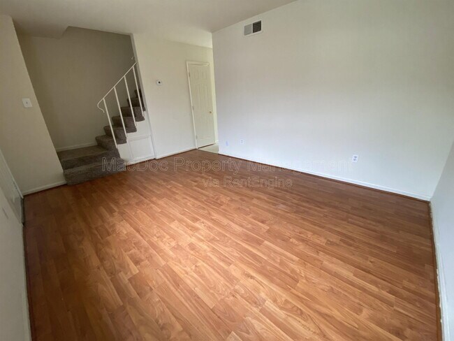 Foto del edificio - 809 Denton Cir