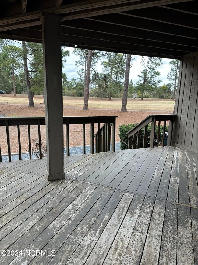 Building Photo - This unit overlooks the 18th fairway of th...