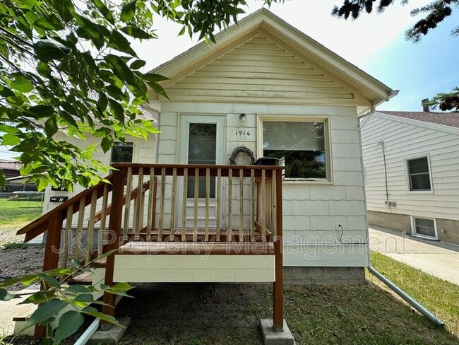 Building Photo - 1916 7th Ave S