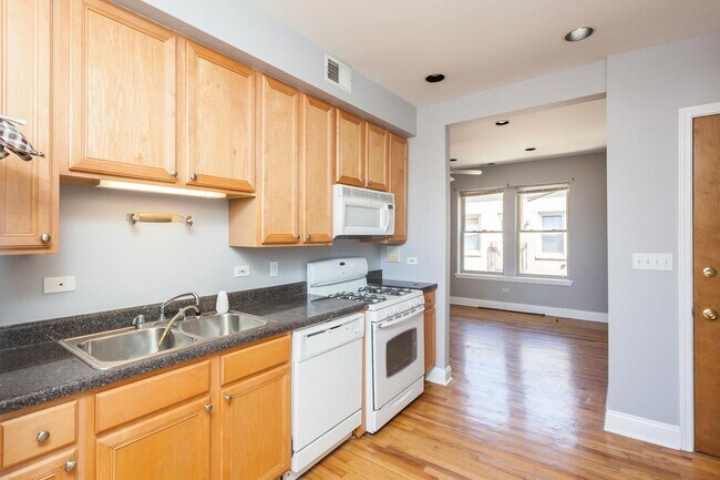 Foto del edificio - 2 bedroom in Chicago IL 60625