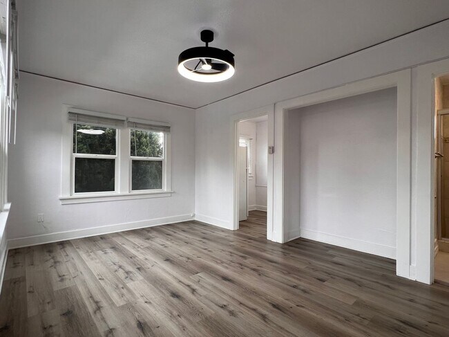 Building Photo - 227 Ave F