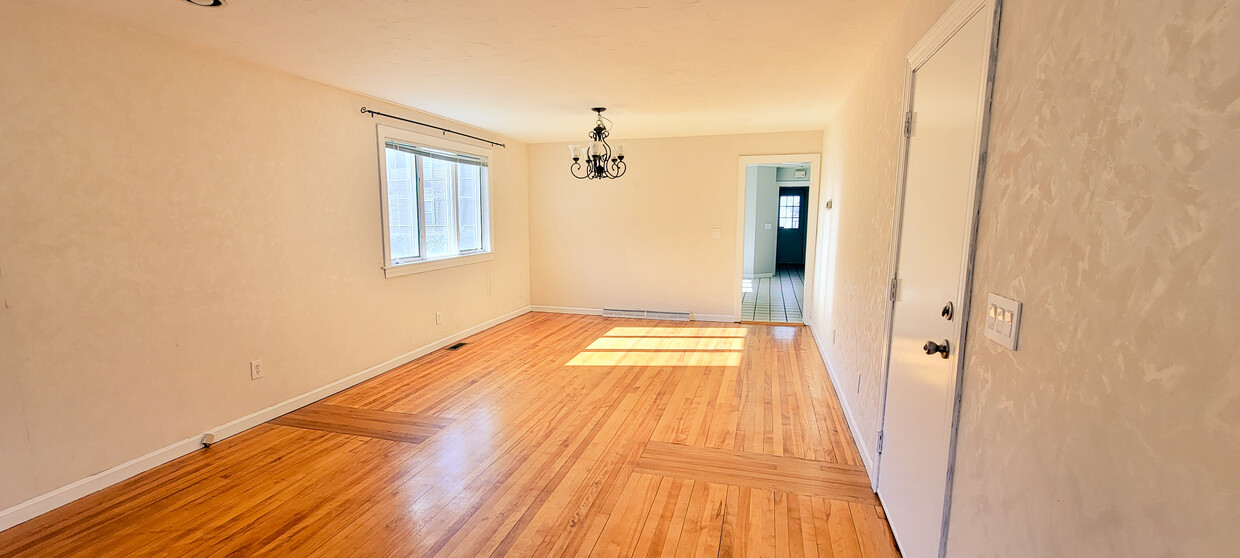Primary Photo - 44 Hilton Ave