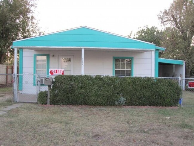 Building Photo - 615 S Navajoe St