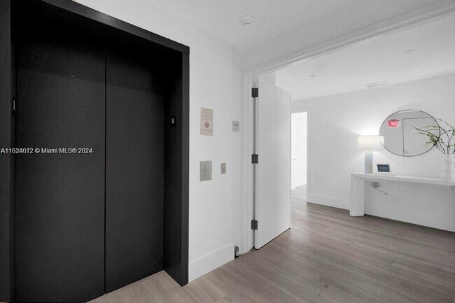 Foto del edificio - 788 NE 23rd St