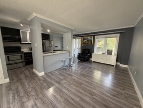 Building Photo - 1484 Torrington Dr