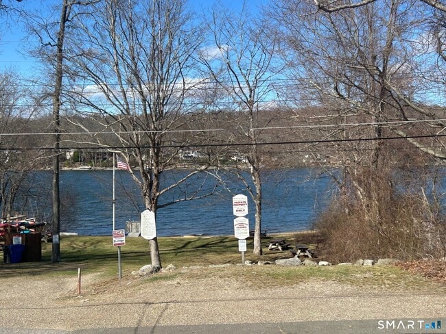 Building Photo - 332 Shore Dr