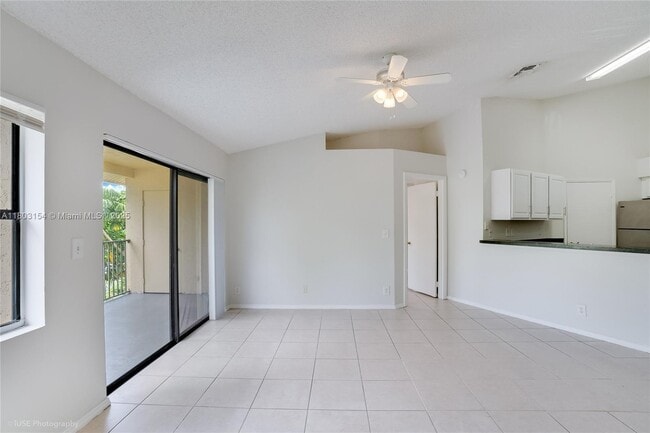 Building Photo - 9999 Summerbreeze Dr