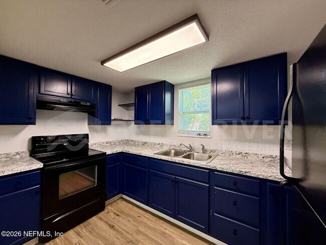 Foto del edificio - 403 Highland Ave S