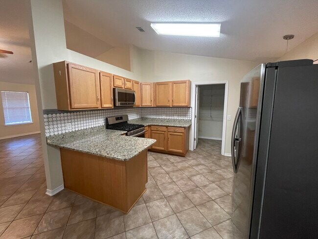 Building Photo - 105 Steeplechase Dr