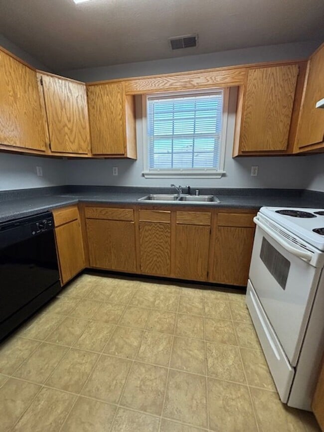 Building Photo - 109 Kenilworth Ct