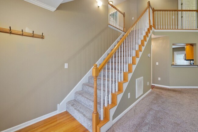 Building Photo - 7037 Mooreland Ct