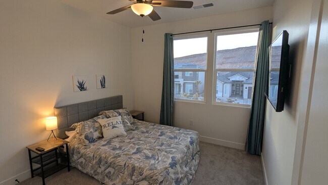 Foto del edificio - 693 S Taylor Creek Dr