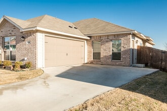 Building Photo - 1026 Newcastle Dr