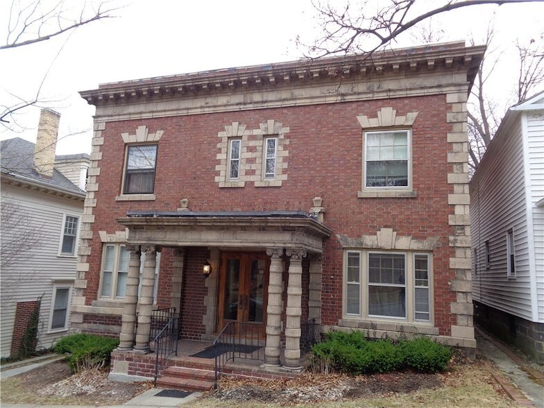 Primary Photo - 166 Pine St
