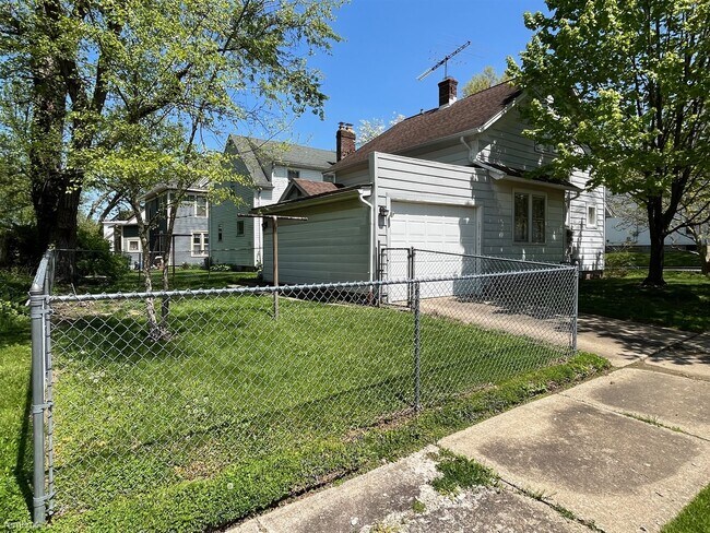 Building Photo - 2 br, 2 bath House - 424 Sharp Street