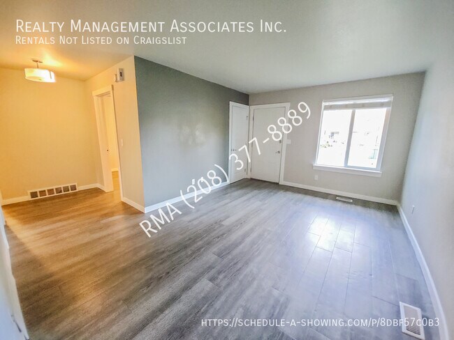 Foto del edificio - Newly Updated 2 Bedroom Duplex off Collist...