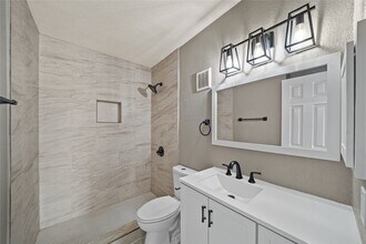 Building Photo - 8100 Creekbend Dr