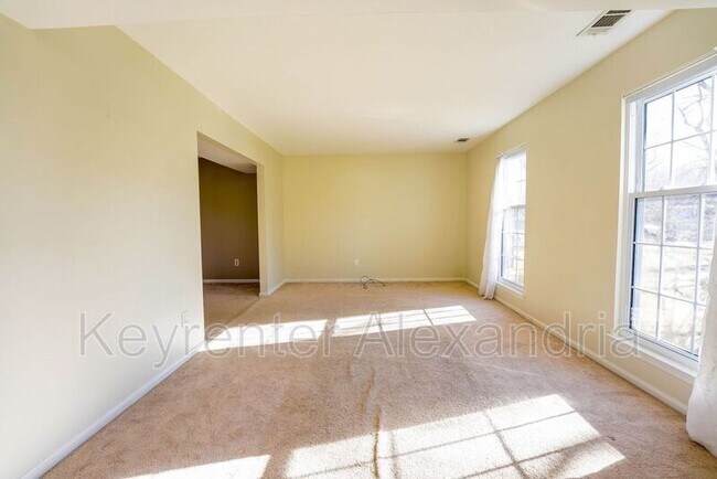 Building Photo - 5533 Dunsmore Rd