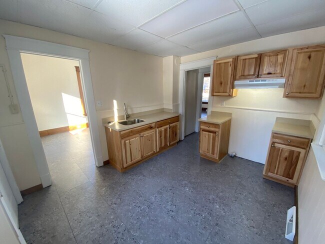 Foto del edificio - Large Downtown 4 Bedroom House