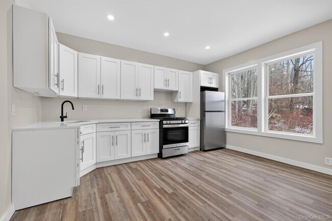 Building Photo - 303 Main St