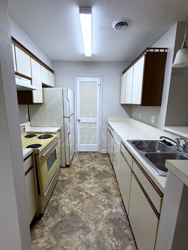 Building Photo - 1211 Metze Rd