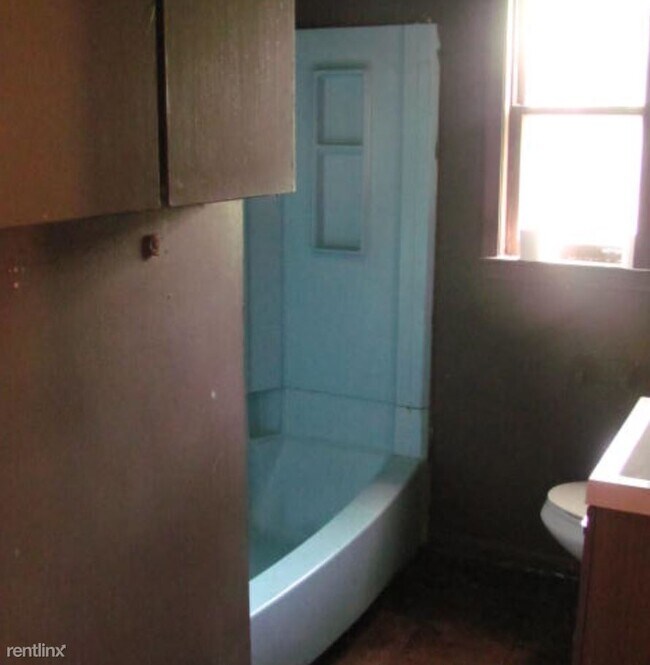 Building Photo - 3 br, 1 bath House - 2217 Canniff St