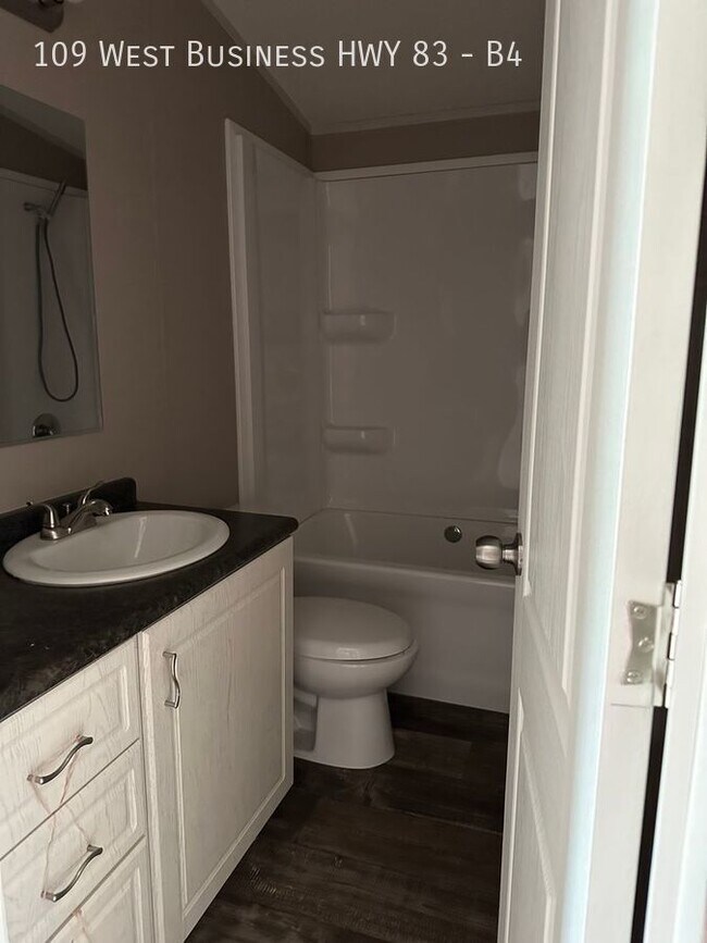 Building Photo - Lease to own, all credit types