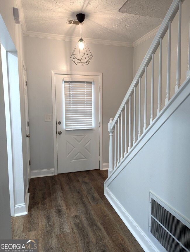 Building Photo - 906 Wedgewood Way