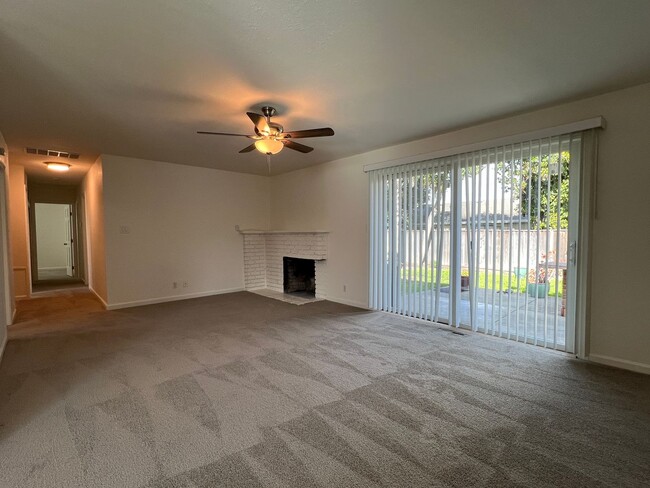 Building Photo - Remodeled 3 Bedroom 2 Bath Home in Cambria...